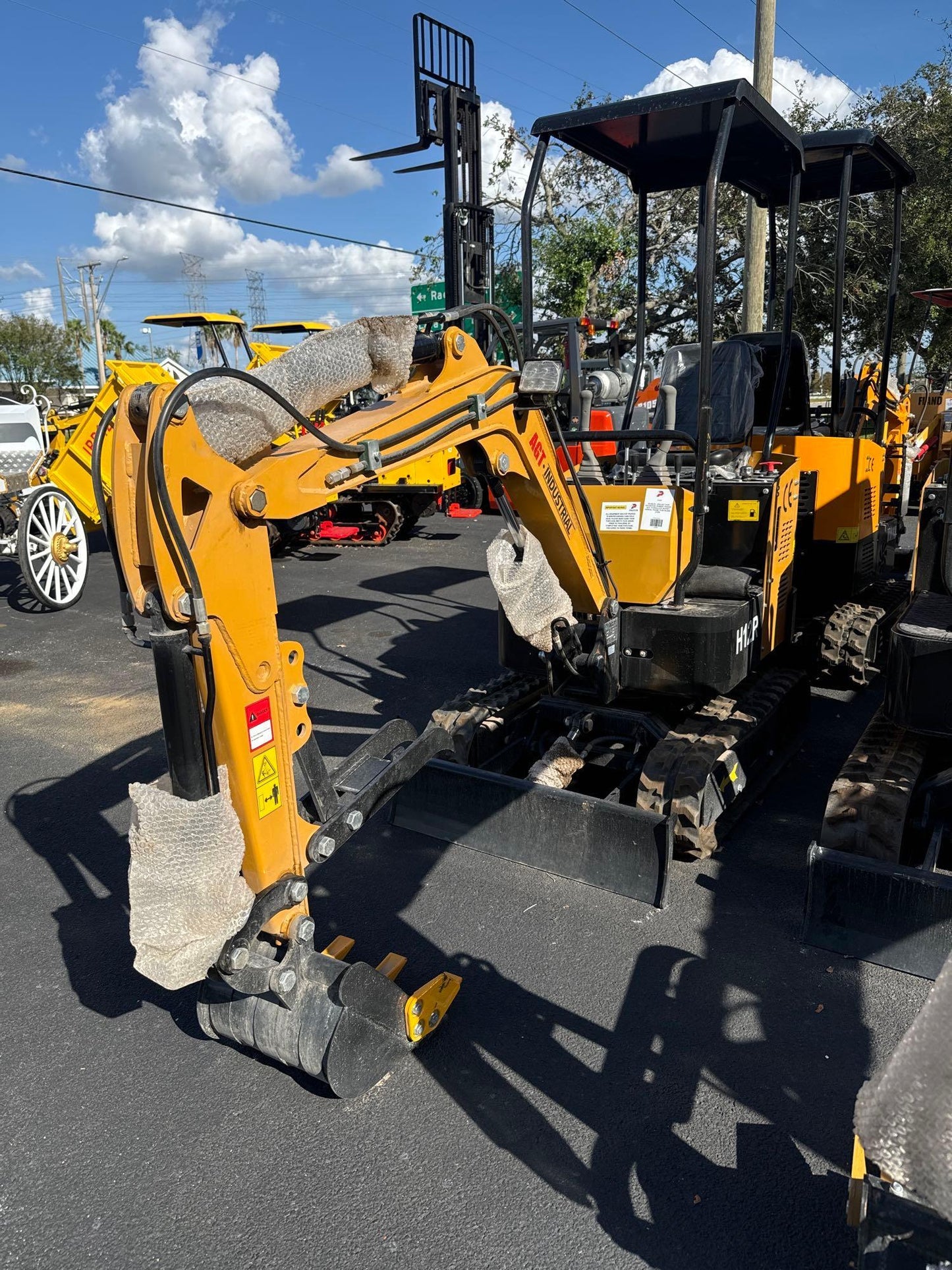 2024 AGT H12R EXCAVATOR, RUBBER TRACKS, AUX. HYDRAULICS, BUCKET, MANUAL THUMB, PUSH BLADE, 21529