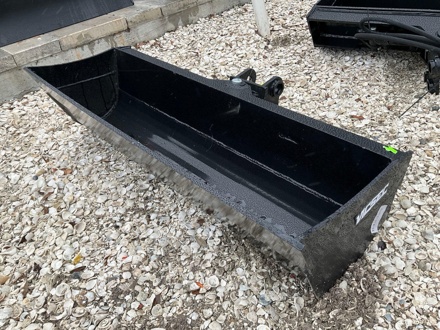 ( 1 ) 2024 UNUSED VICSEC TITLING BUCKET ATTACHMENT FOR EXCAVATOR, APPROX 40in 23358