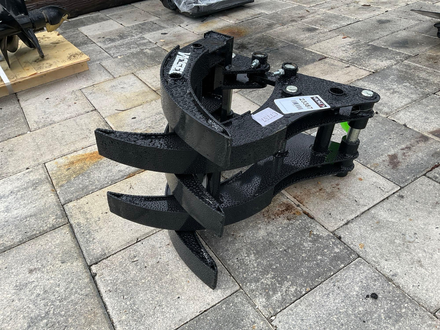 ( 1 ) UNUSED VICSEC GRAPPLE ATTACHMENT FOR EXCAVATOR 23387