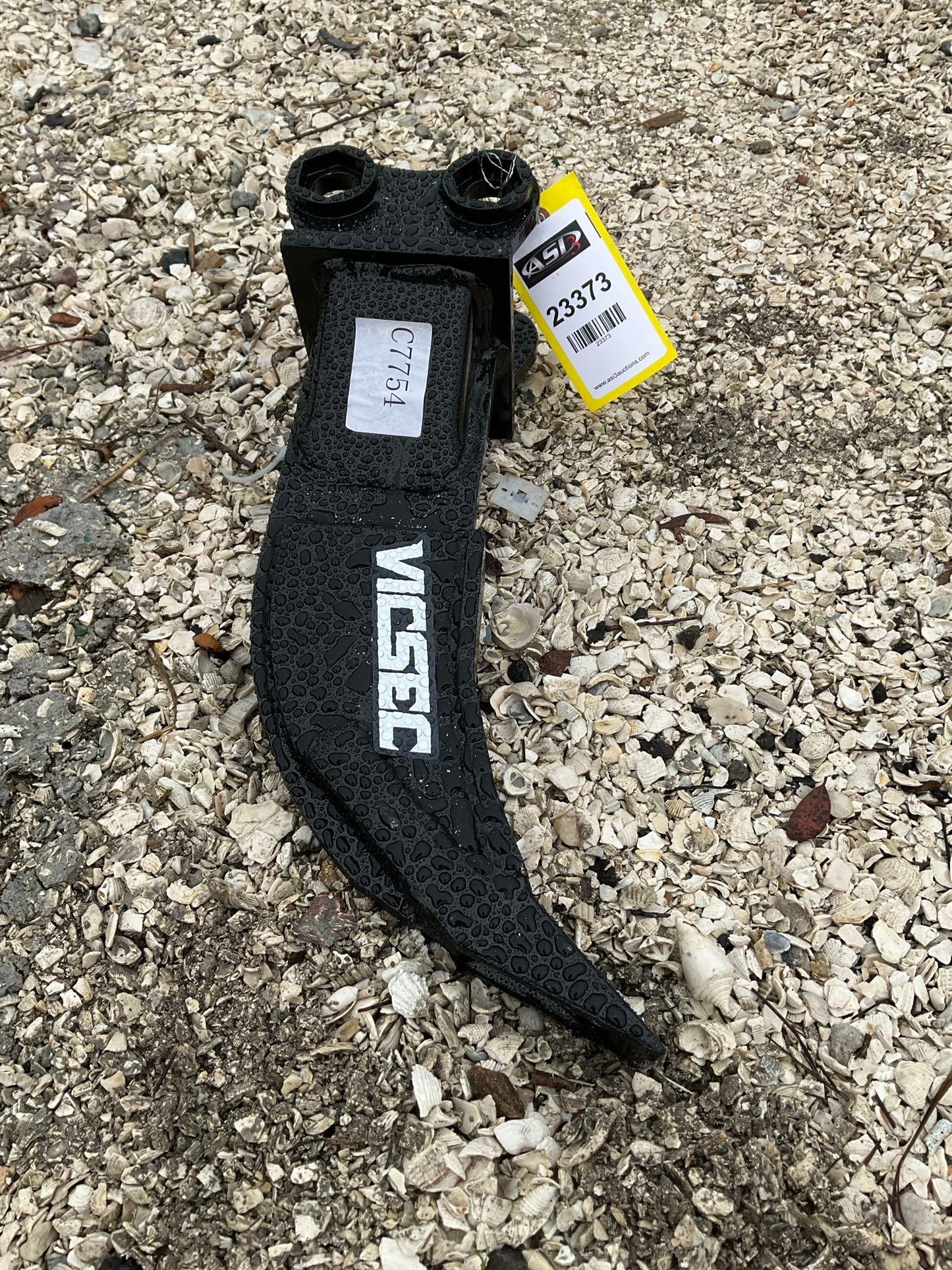 ( 1 ) UNUSED VICSEC RIPPER ATTACHMENT FOR EXCAVATOR 23373