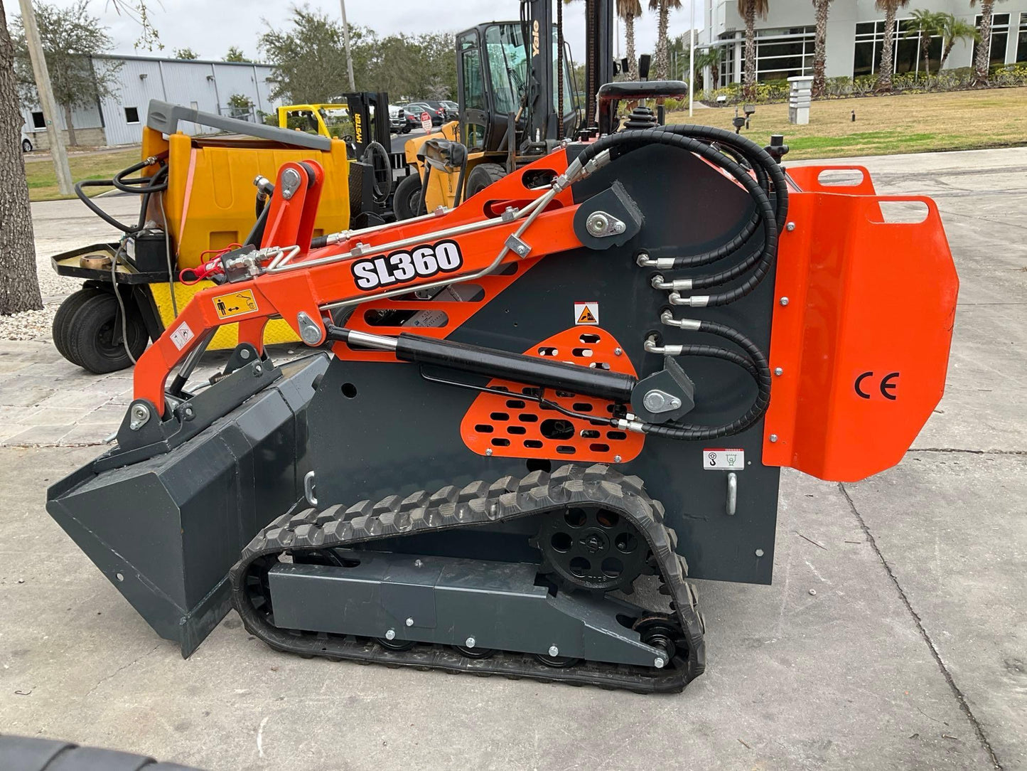 UNUSED 2024 SDLOOL SKID STEER LOADER MODEL SL360T, GAS POWERED, ELECTRIC START, RUBBER TRACKS, BUCKET APPROX 40in W 23408