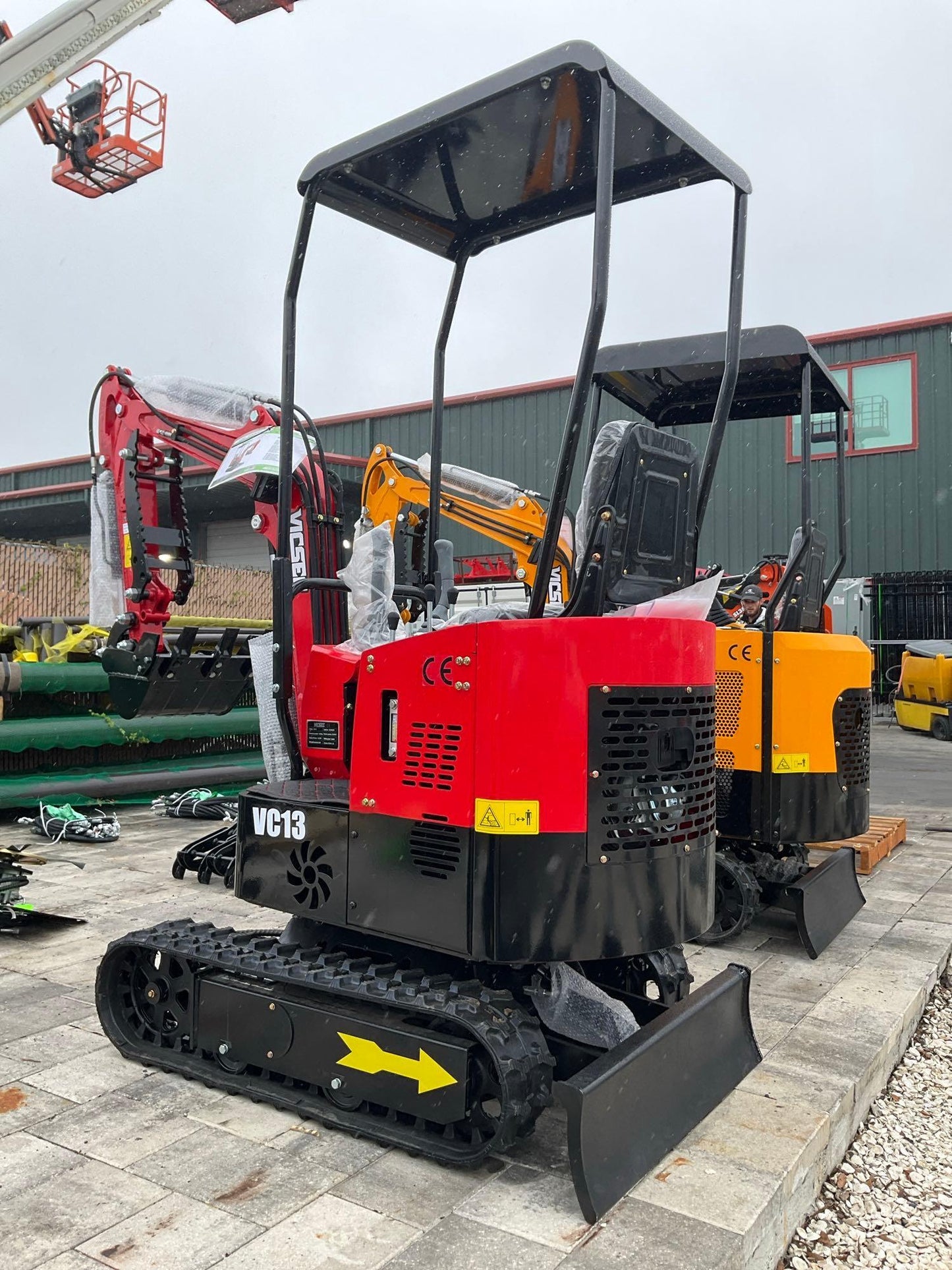 UNUSED 2024 VICSEC CRAWLER EXCAVATOR MODEL VC13C, GAS POWERED, RUBBER TRACKS, BUCKET WITH TEETH & THUMB ATTACHMENT, PUSH BLADE 23368