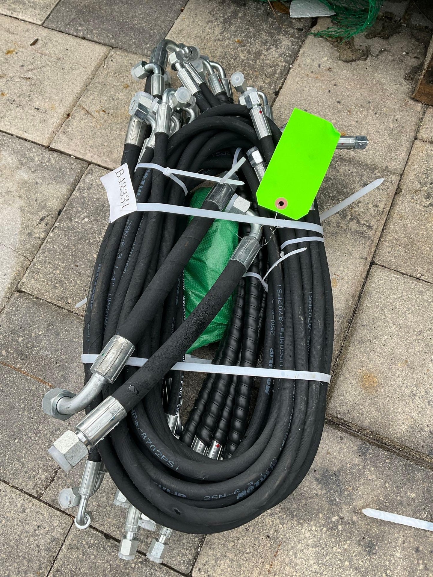 ( 1 ) BUNDLE OF UNUSED 2025 HYDRAULIC HOSES FOR EXCAVATOR, FITS 1-3TON EXCAVATOR 23391