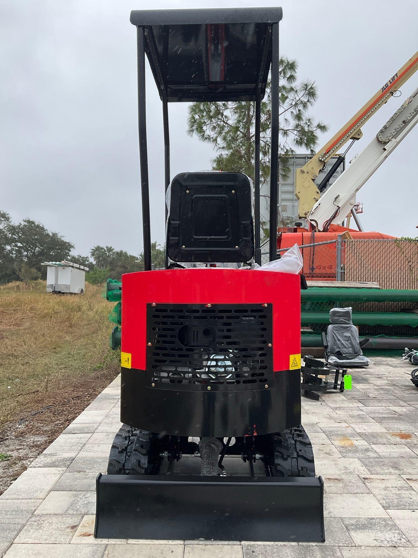 UNUSED 2024 VICSEC CRAWLER EXCAVATOR MODEL VC13C, GAS POWERED, RUBBER TRACKS, BUCKET WITH TEETH & THUMB ATTACHMENT, PUSH BLADE 23367