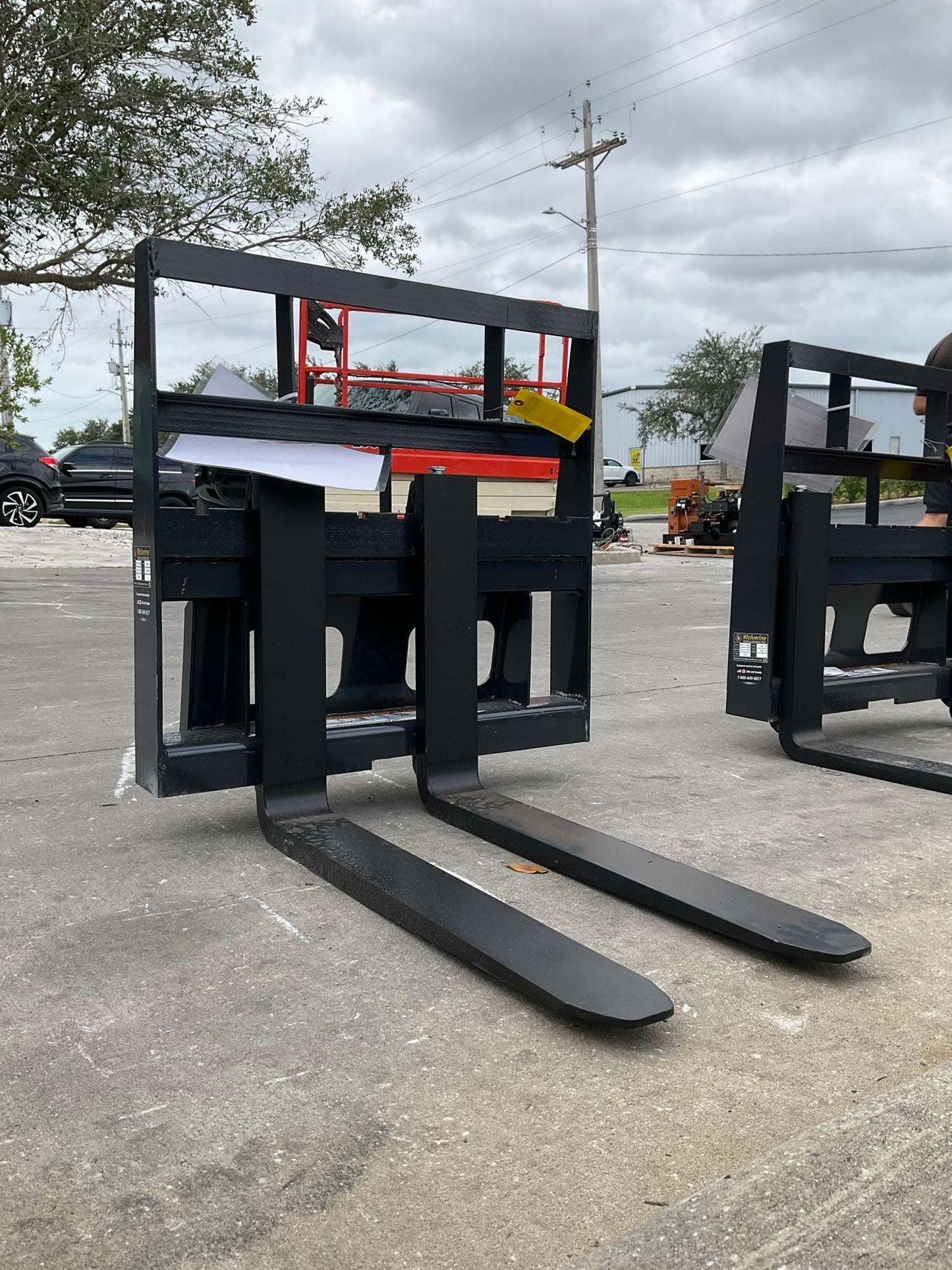 UNUSED 2024 WOLVERINE MINI PALLET FORK ATTACHMENT MODEL MPF-11-2500G FOR SKID STEER 21758