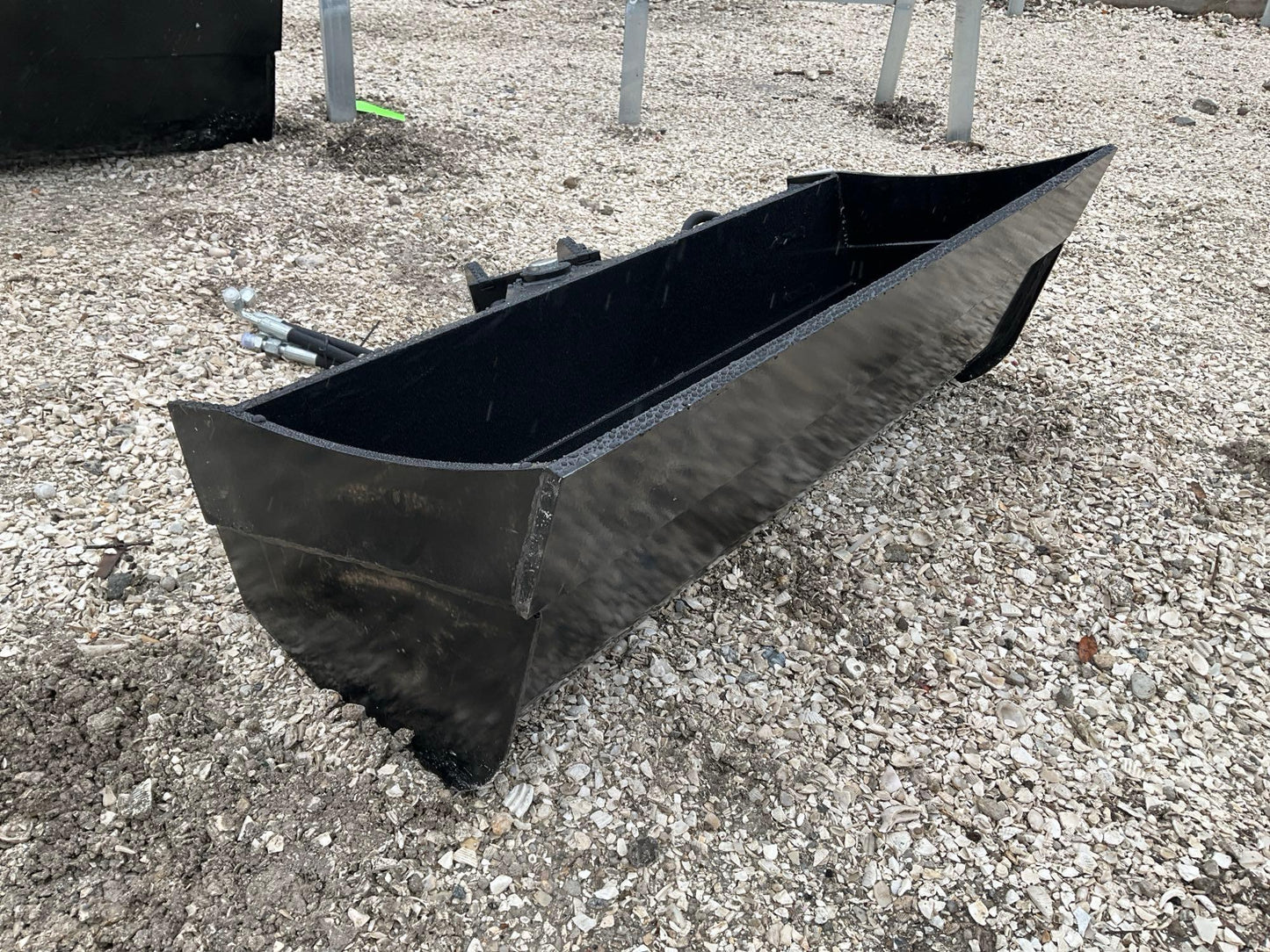 ( 1 ) 2024 UNUSED VICSEC TITLING BUCKET ATTACHMENT FOR EXCAVATOR, APPROX 32in 23379