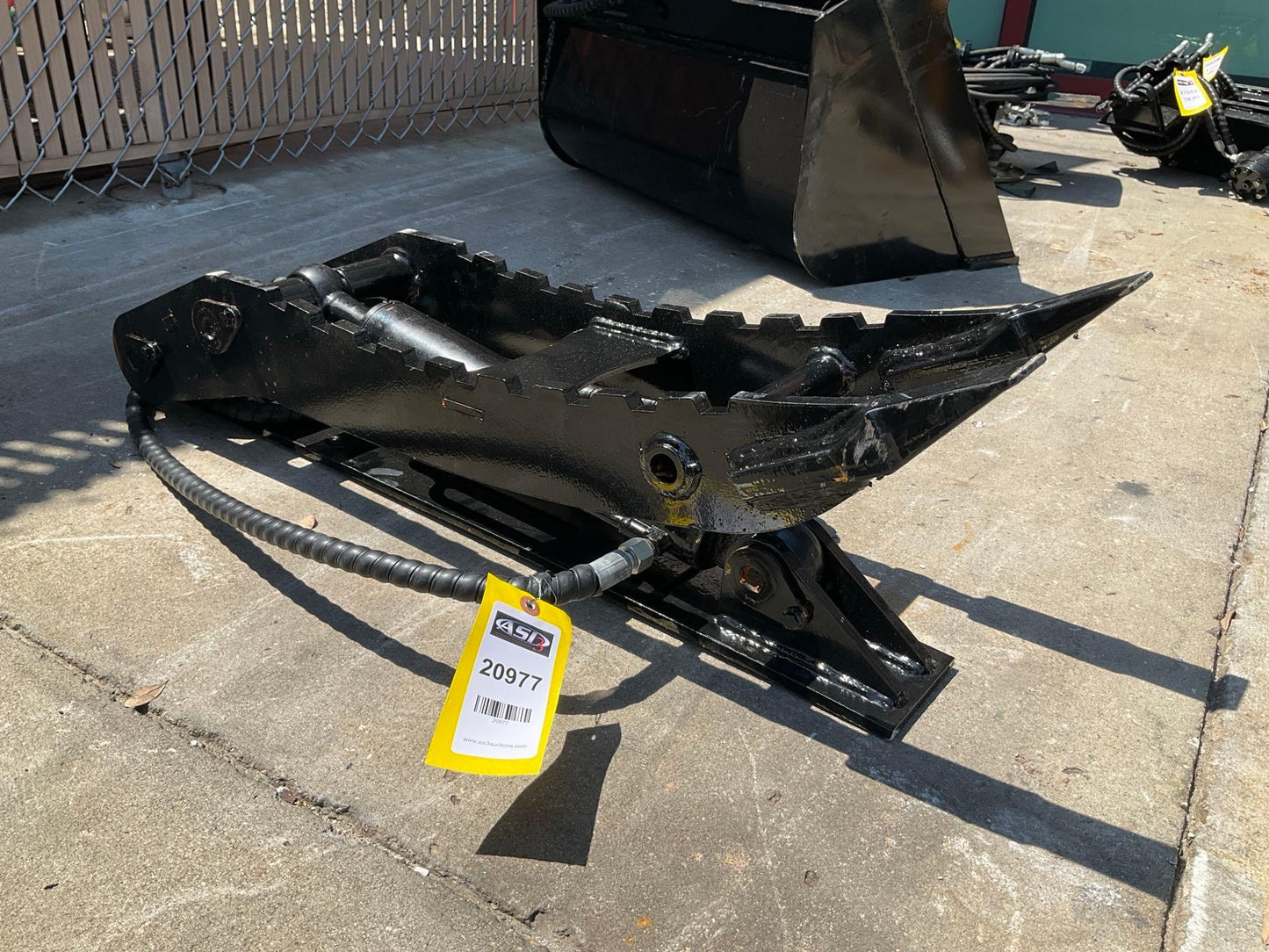 ( 1 ) UNUSED 2024 GIYI CAT 3T HYDRAULIC THUMB CLAMP, 20977