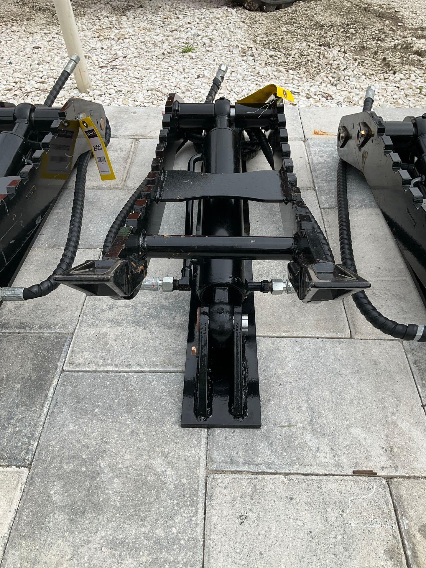 ( 1 ) UNUSED 2024 GIYI CAT 3T HYDRAULIC THUMB CLAMP, 20906