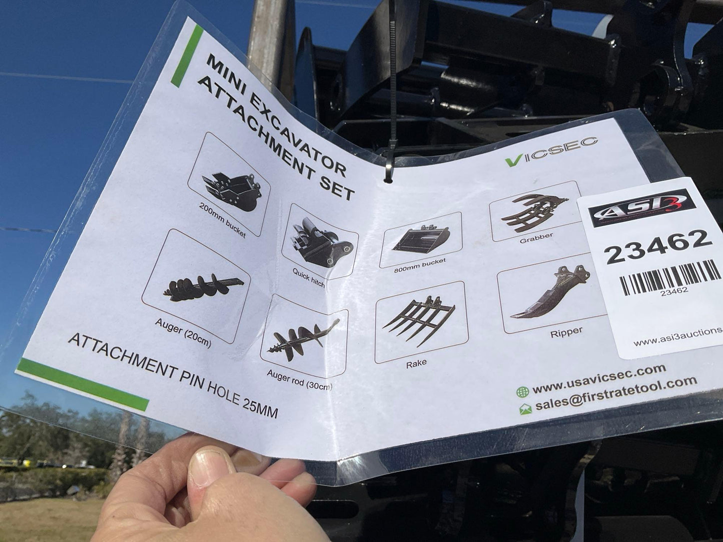 UNUSED 2025 VICSEC MINI EXCAVATOR ATTACHMENT SET WHICH INCLUDES ( 1 ) BUCKET WITH TEETH / ( 1 ) QUICK HITCH / ( 1 ) BUCKET / ( 1 ) GRABBER/ ( 1 ) AUGER / ( 1 ) AUGER ROD/ ( 1 ) RAKE & ( 1 ) RIPPER 23462
