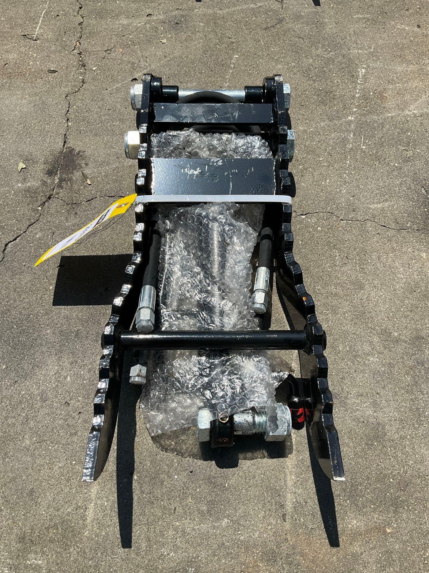 ( 1 ) UNUSED 2024 VICSEC THUMB ATTACHMENT FOR EXCAVATOR, FITS 1-2TON EXCAVATOR, 20970