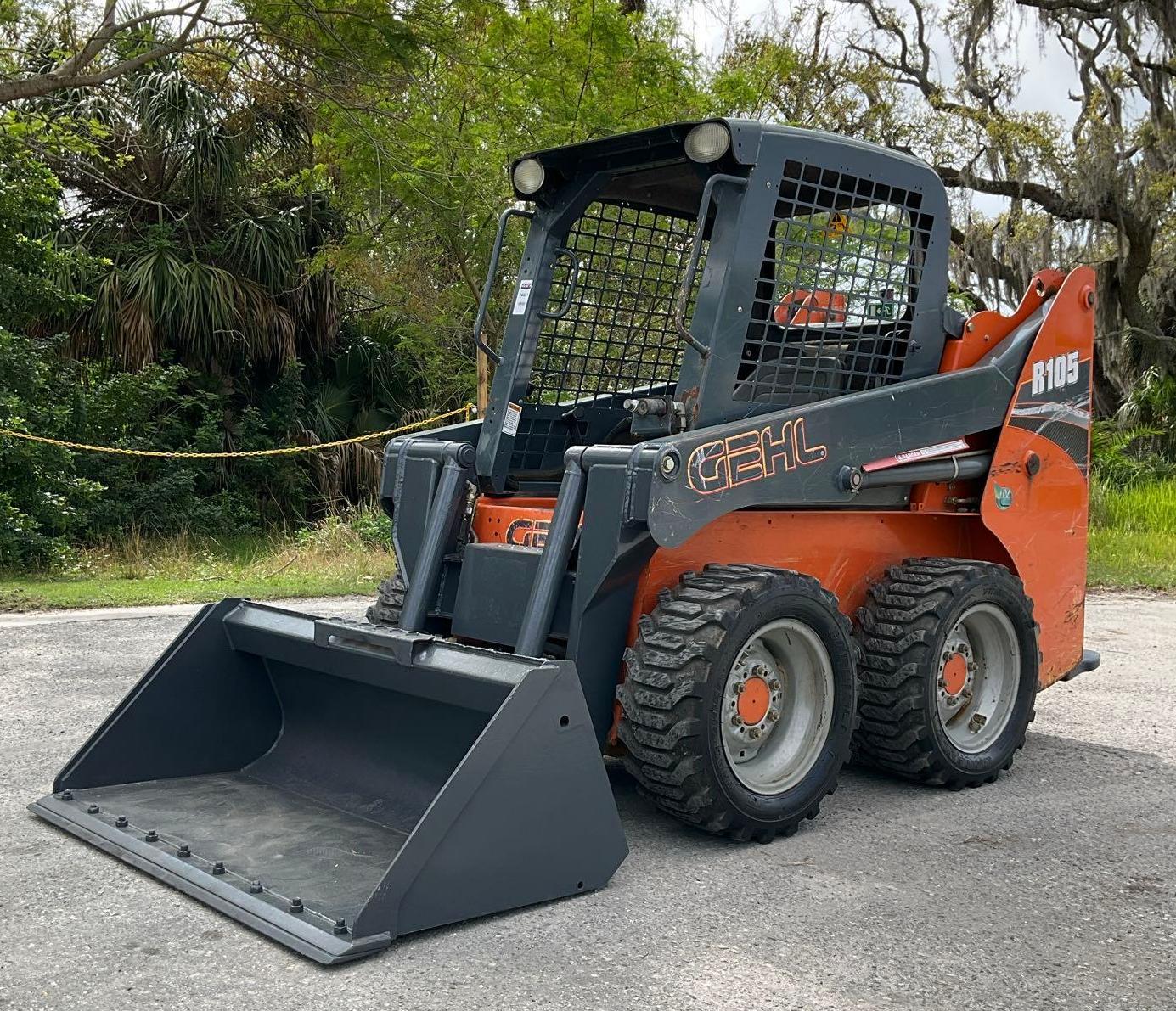 2017 GEHL COMPACT SKID STEER LOADER MODEL R105, DIESEL, BUCKET APPROX 53”, 14401