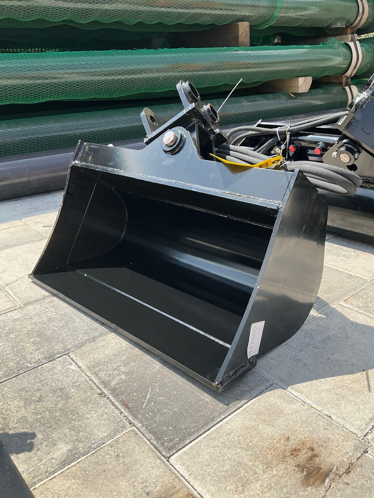 ( 1 ) UNUSED 2024 TITLING BUCKET ATTACHMENT FOR EXCAVATOR, APPROX 24in, 20918