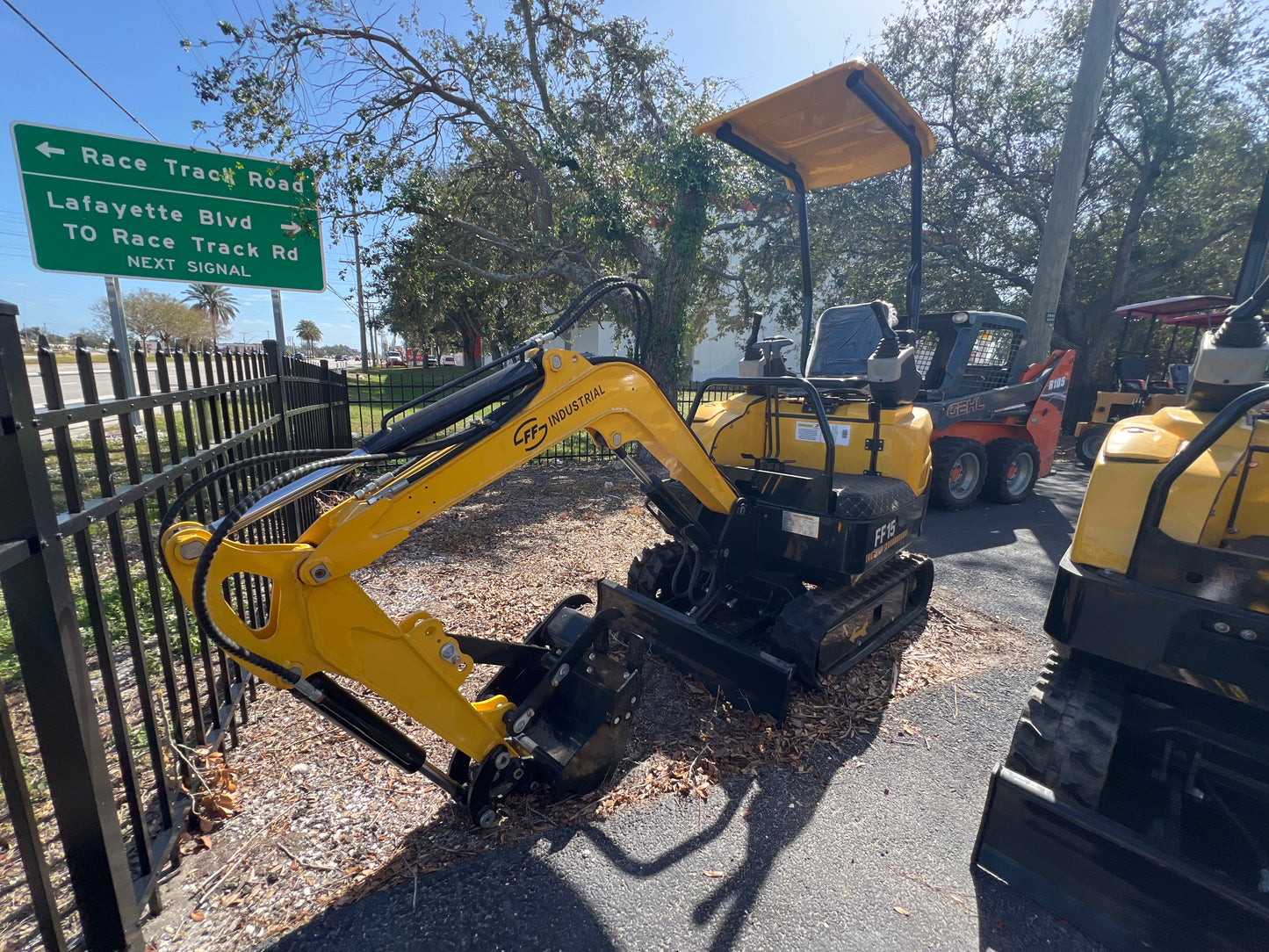 UNUSED 2024 FF INDUSTRIAL FF15 MINI EXCAVATOR, 16" BUCKET, AUX. HYDRAULICS, RUBBER TRACKS, 21241