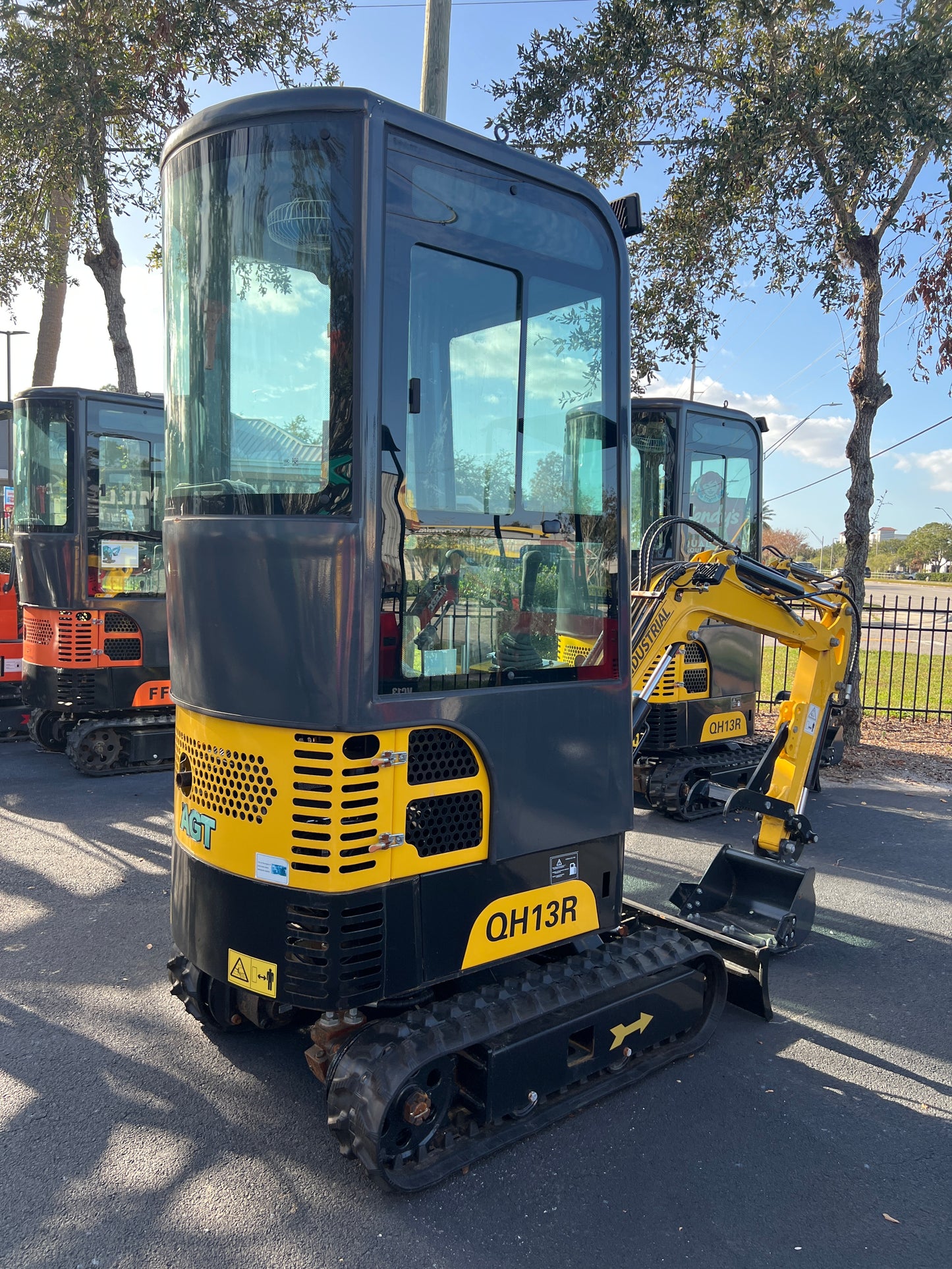 UNUSED 2024 AGROTK MINI CRAWLER EXCAVATOR MODEL QH13R, GAS POWERED, ENCLOSED CAB, 19263