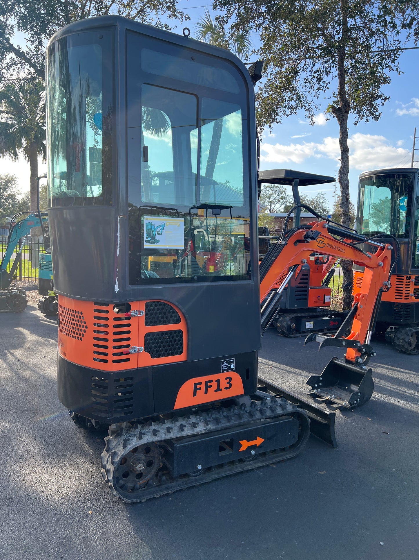 UNUSED 2024 FF INDUSTRIAL FF13 MINI EXCAVATOR, 16" BUCKET, AUX. HYDRAULICS, RUBBER TRACKS, 21239