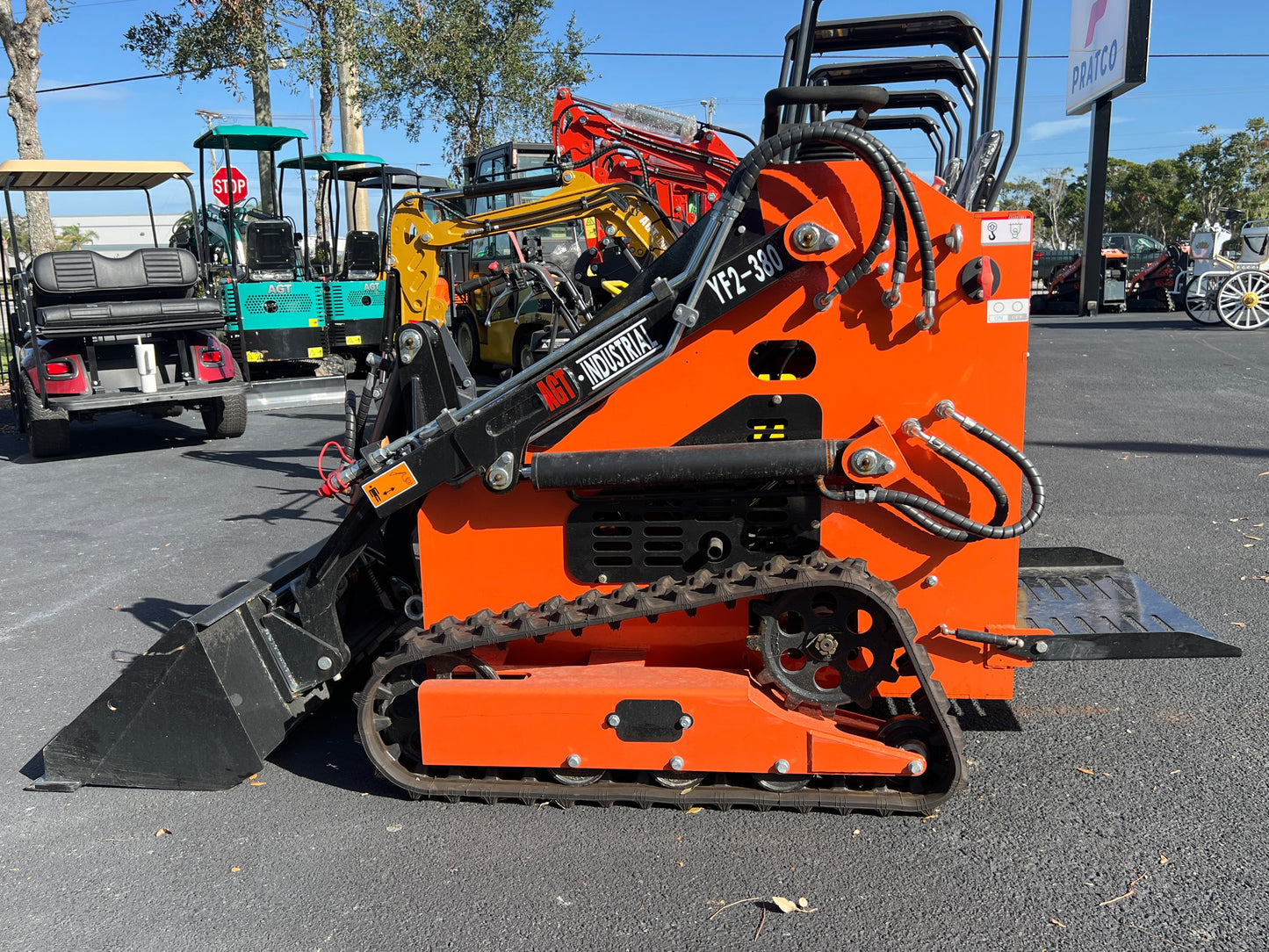 2023 AGROTK MINI SKID STEER LOADER MODEL AGT-YF2-380, GAS POWERED, ELECTRIC START, RUBBER TRACKS, 19282