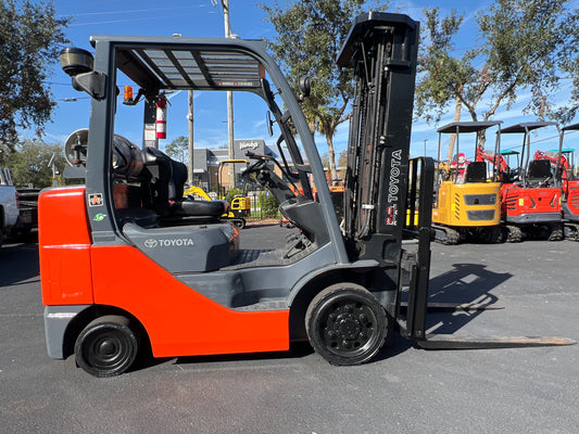 TOYOTA FORKLIFT MODEL 8FGCU30, LP POWERED, APPROX MAX CAPACITY 6,000 LBS, MAX HEIGHT 187, TILT, SIDE SHIFT, RUNS AND OPERATES, 21219