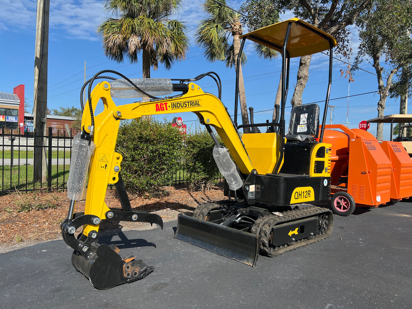 2024 QH12R EXCAVATOR, RUBBER TRACKS, BUCKET, AUX. HYDRAULICS, 21541