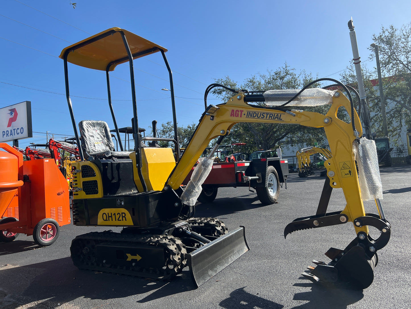 2024 QH12R EXCAVATOR, RUBBER TRACKS, BUCKET, AUX. HYDRAULICS, 21541