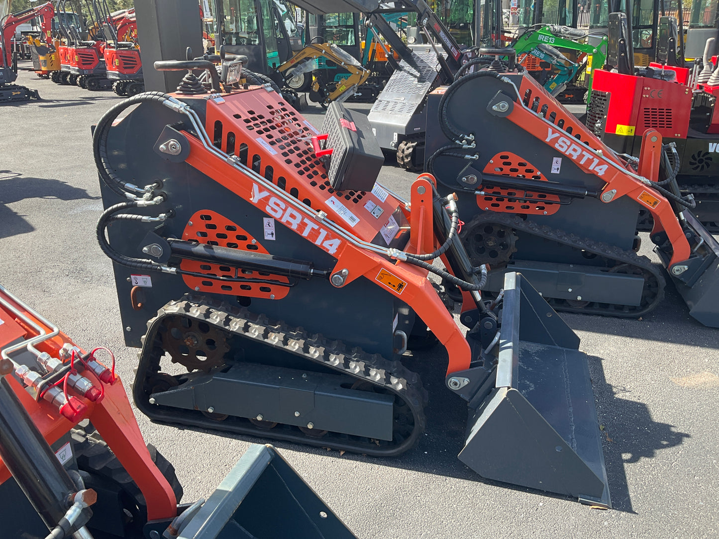 UNUSED 2024 AGT MINI SKID STEER LOADER MODEL YSRT14, GAS POWERED, RUBBER TRACKS, BUCKET APPROX 38in,