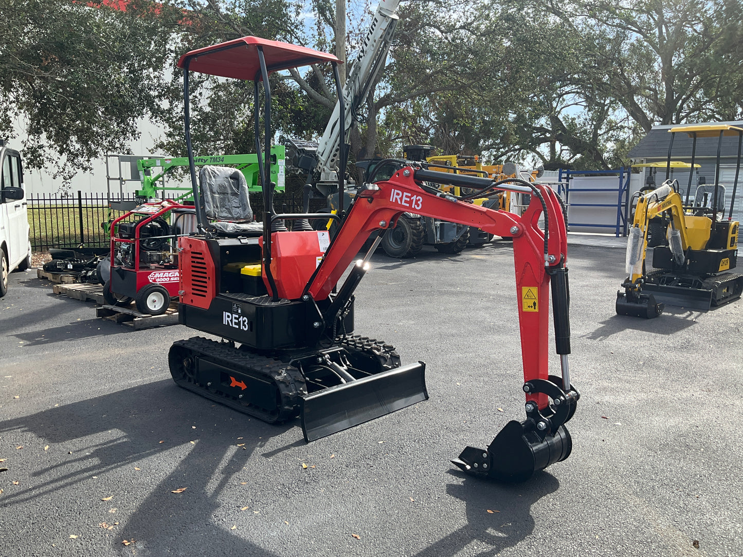 UNUSED 2024 IR MINI EXCAVATOR MODEL IRE13, GAS POWERED,RUBBER TRACKS, BUCKET WITH TEETH , PUSH BLADE, TOOL BOX INCLUDED, 21353