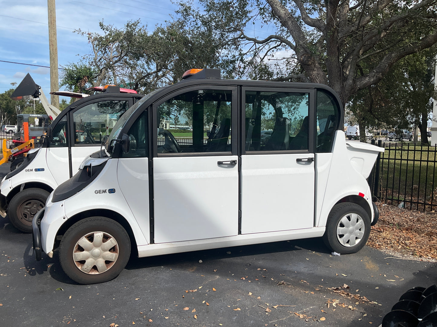 2018 GEM E4 ELECTRIC CART MODEL LSV/VBV WITH UTILITY BED, APPROX 48 VOLTS, ENCLOSED CAB, 21037