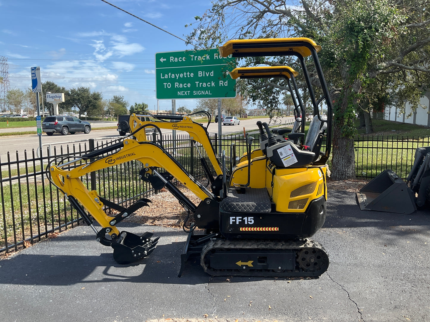 UNUSED 2024 FF INDUSTRIAL FF15 MINI EXCAVATOR, 16" BUCKET, AUX. HYDRAULICS, RUBBER TRACKS, 21244