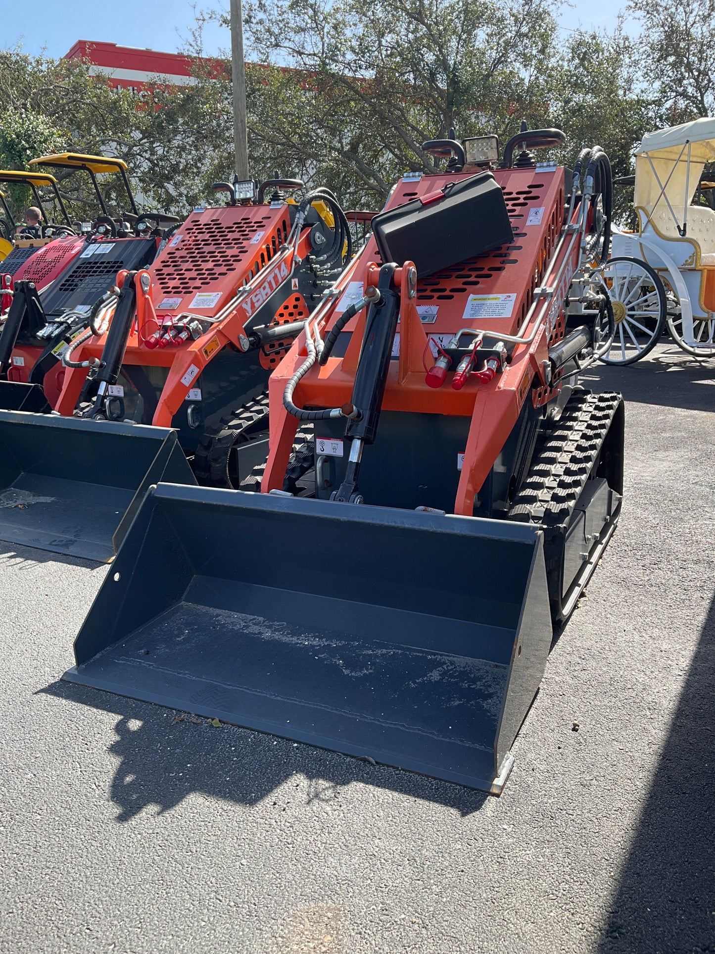 UNUSED 2024 AGT MINI SKID STEER LOADER MODEL YSRT14, GAS POWERED, RUBBER TRACKS, BUCKET APPROX 38in,