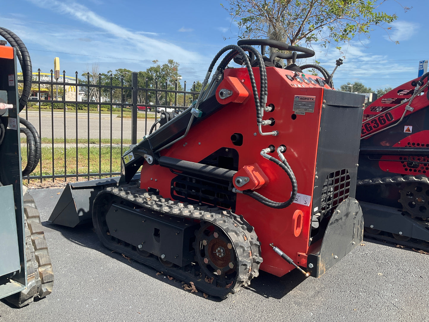 2023 AGROTK WALK BEHIND CRAWLER SKID STEER LOADER MODEL LBT23, GAS POWERED, ELECTRIC START, 14903