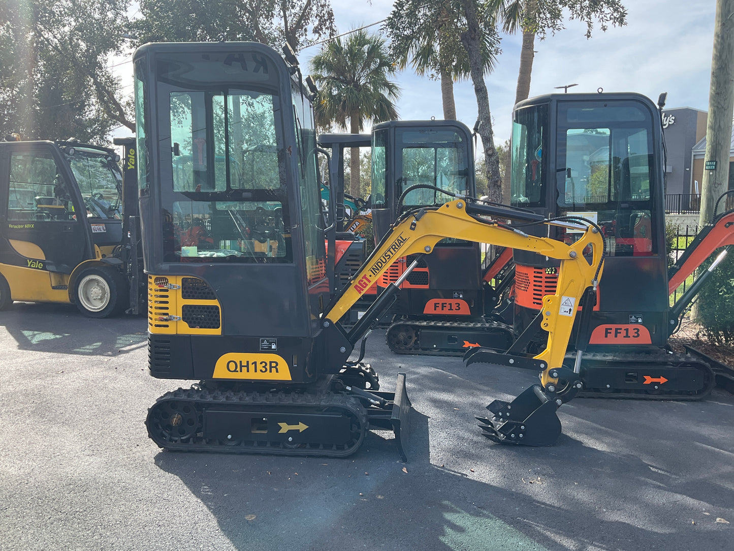 UNUSED 2024 AGROTK MINI CRAWLER EXCAVATOR MODEL QH13R, GAS POWERED, ENCLOSED CAB,  RUBBER TRACKS, 19261