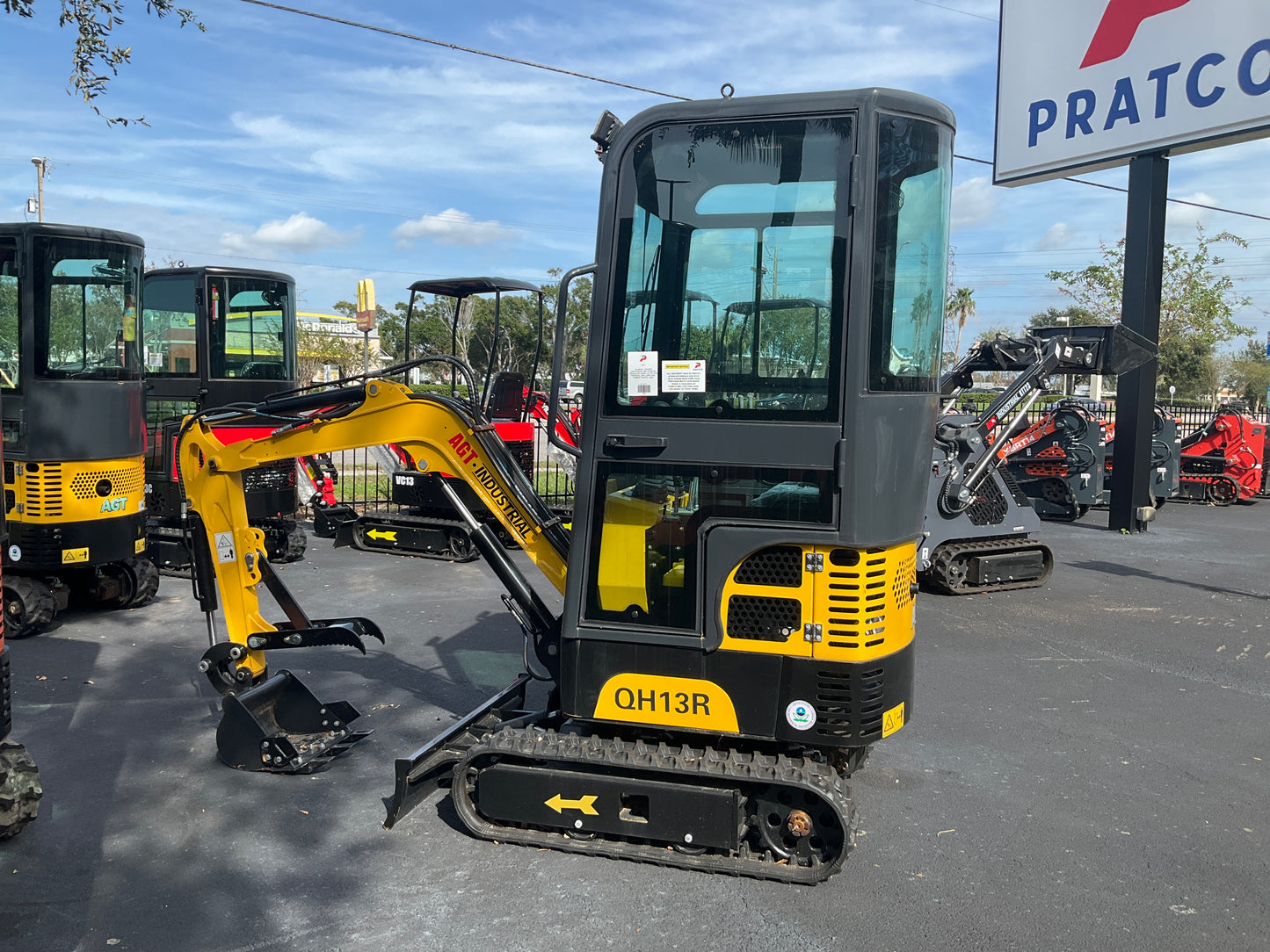 UNUSED 2024 AGROTK MINI CRAWLER EXCAVATOR MODEL QH13R, GAS POWERED, ENCLOSED CAB,  RUBBER TRACKS, 19261