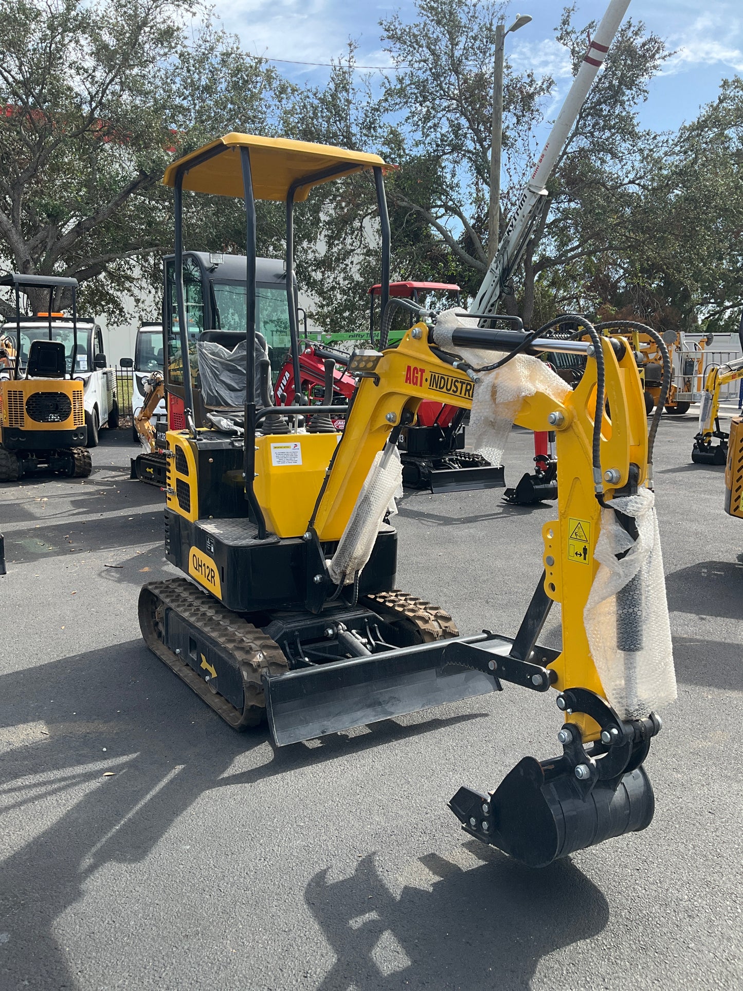 2024 AGT QH12R EXCAVATOR, RUBBER TRACKS, AUX. HYDRAULICS, BUCKET, MANUAL THUMB, PUSH BLADE, 21522