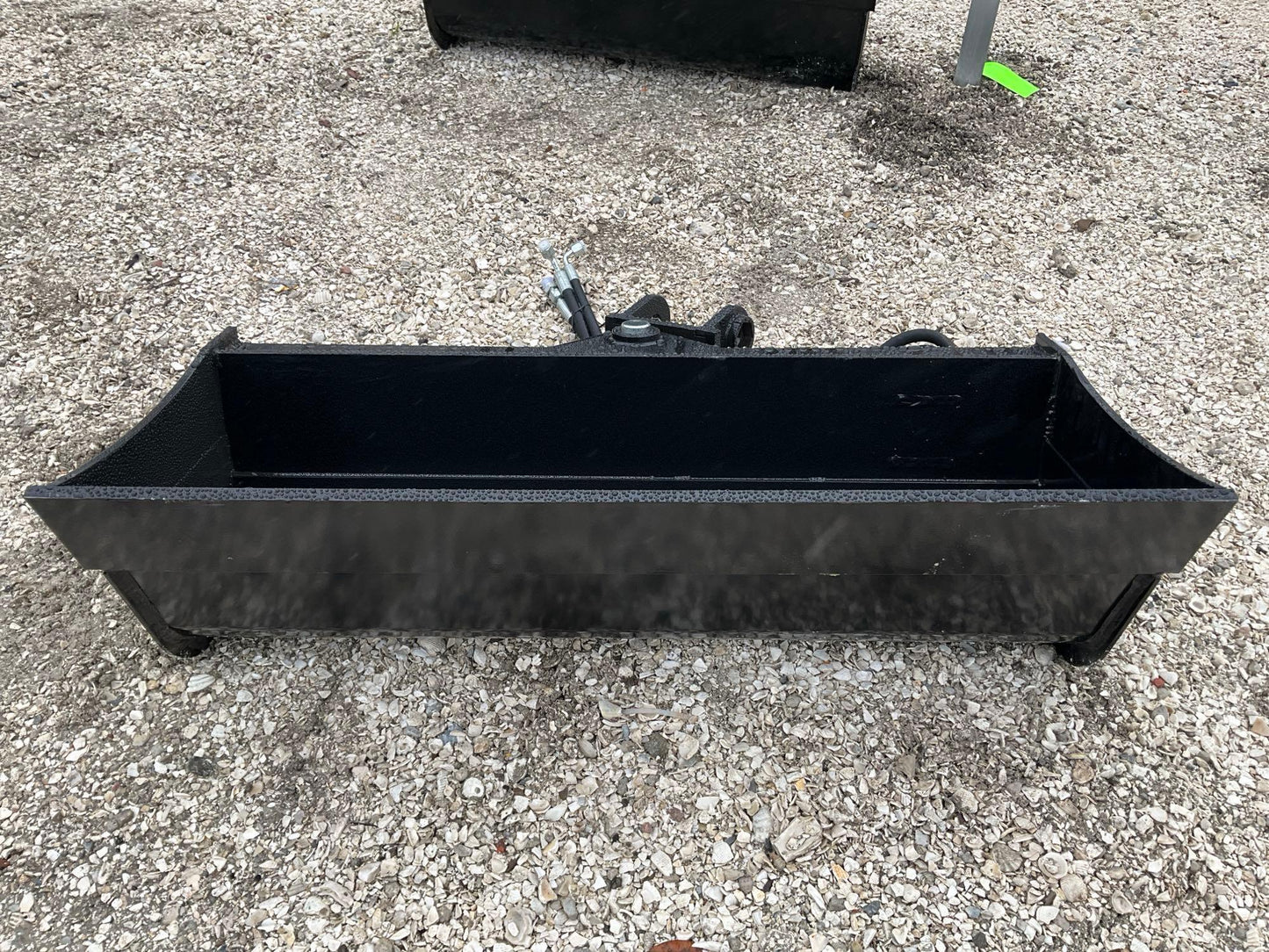 ( 1 ) 2024 UNUSED VICSEC TITLING BUCKET ATTACHMENT FOR EXCAVATOR, APPROX 32in 23379