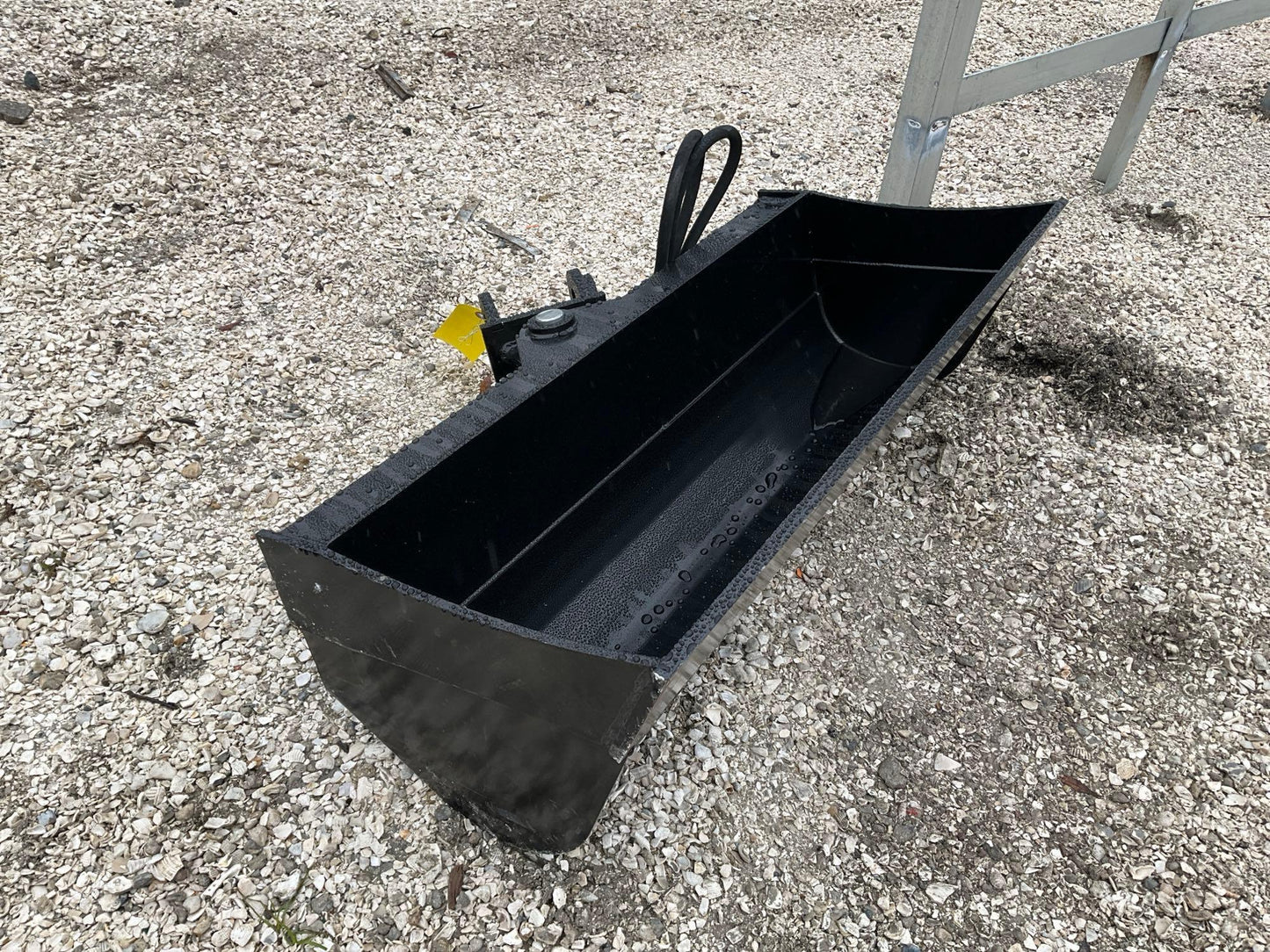 ( 1 ) 2024 UNUSED VICSEC TITLING BUCKET ATTACHMENT FOR EXCAVATOR, APPROX 32in 23378