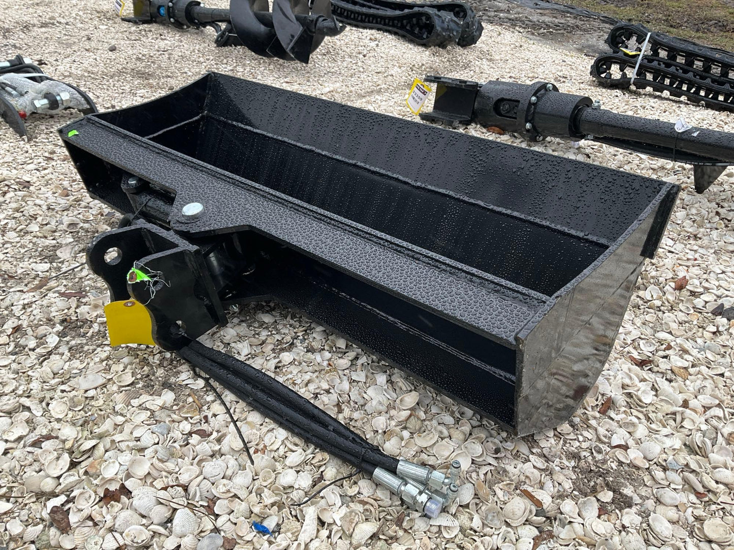( 1 ) 2024 UNUSED VICSEC TITLING BUCKET ATTACHMENT FOR EXCAVATOR, APPROX 40in 23358