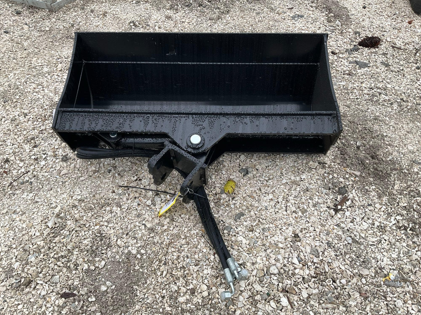 ( 1 ) 2024 UNUSED VICSEC TITLING BUCKET ATTACHMENT FOR EXCAVATOR, APPROX 32in 23379