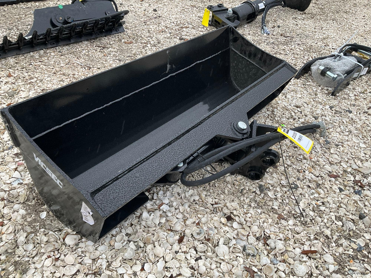 ( 1 ) 2024 UNUSED VICSEC TITLING BUCKET ATTACHMENT FOR EXCAVATOR, APPROX 40in 23357