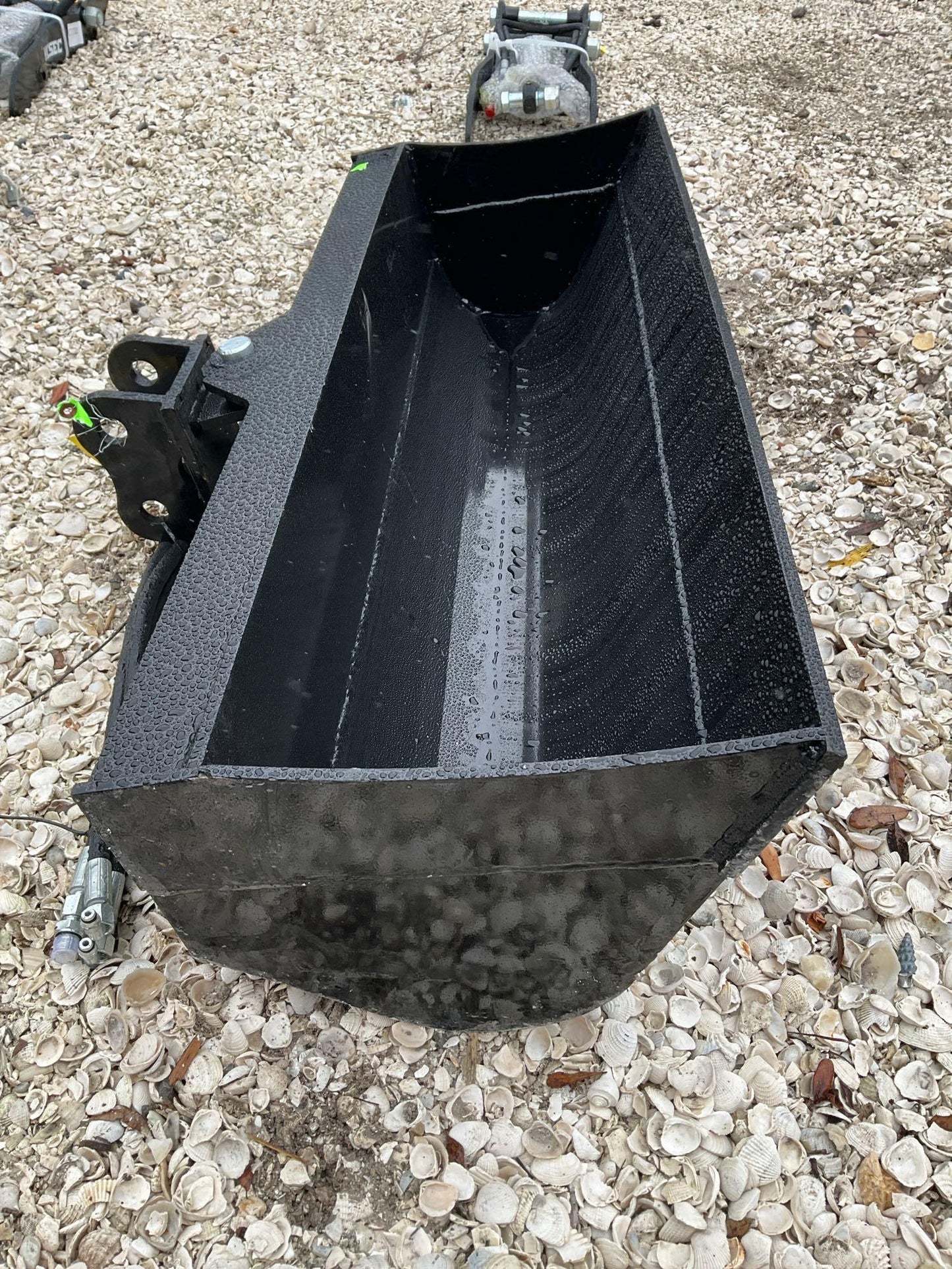 ( 1 ) 2024 UNUSED VICSEC TITLING BUCKET ATTACHMENT FOR EXCAVATOR, APPROX 40in 23358