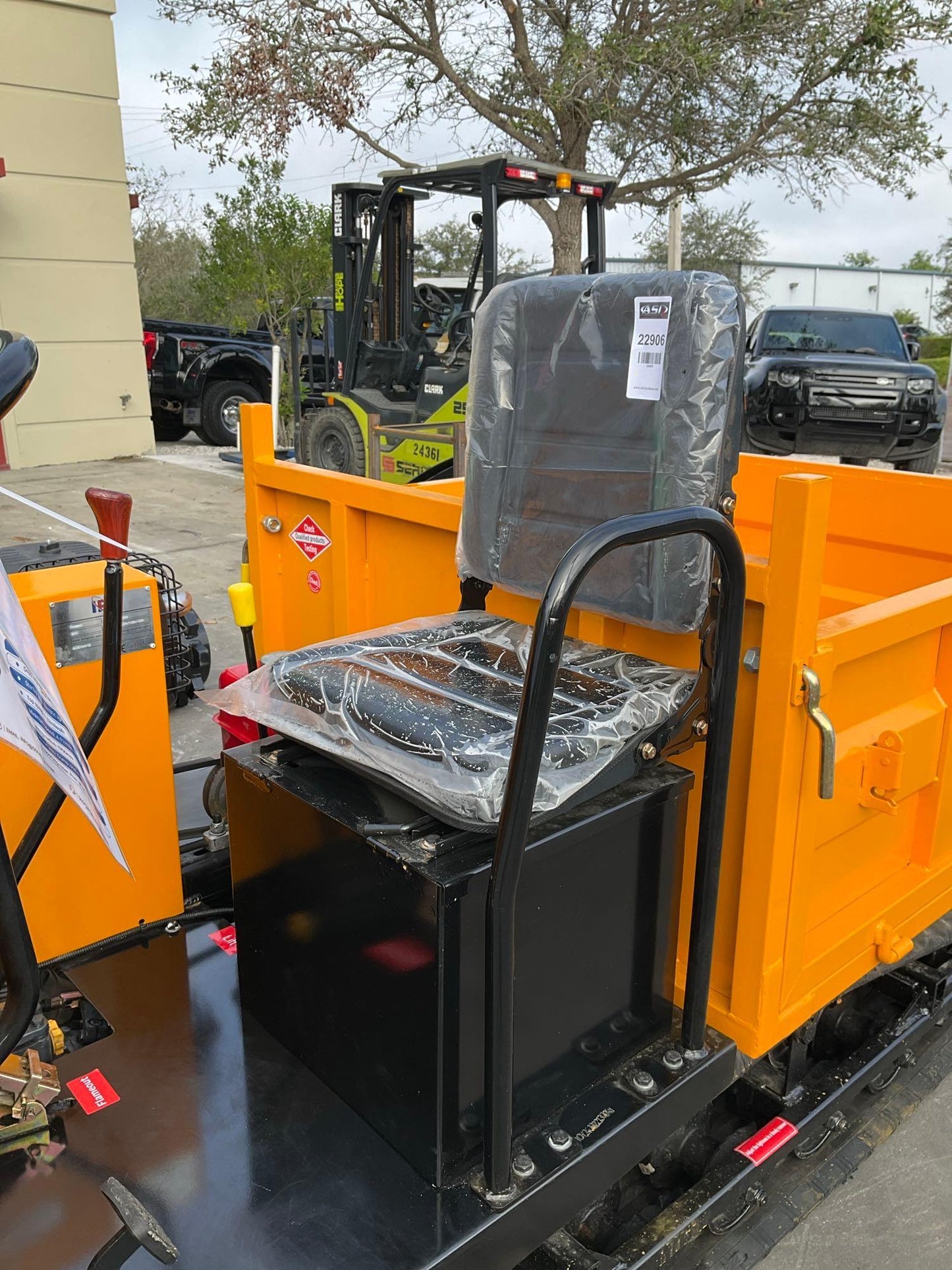 UNUSED 2024 IR CRAWLER DUMPER WITH SEAT TYPE IRD25, GAS POWERED, RUBBER TRACKS, TOOL BOX INCLUDED 22906